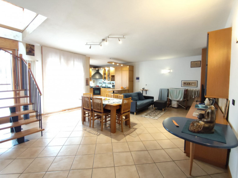 Scopri questo luminoso e spazioso appartamento pentalocale situato nella rinomata zona di San Mar...