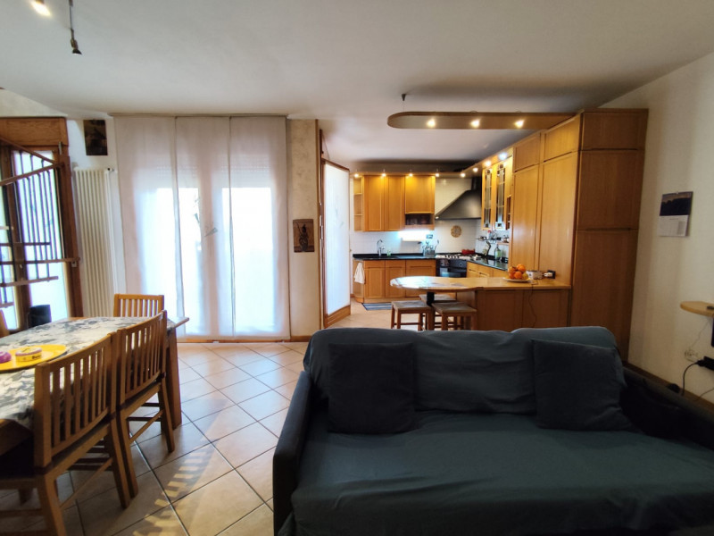 Scopri questo luminoso e spazioso appartamento pentalocale situato nella rinomata zona di San Mar...