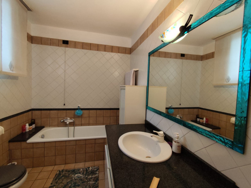 Scopri questo luminoso e spazioso appartamento pentalocale situato nella rinomata zona di San Mar...