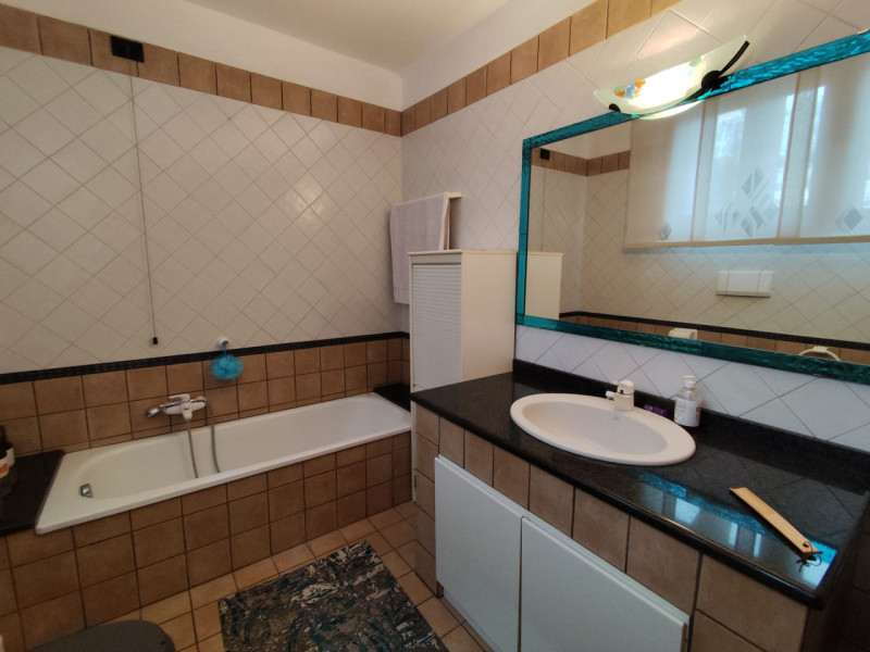 Scopri questo luminoso e spazioso appartamento pentalocale situato nella rinomata zona di San Mar...