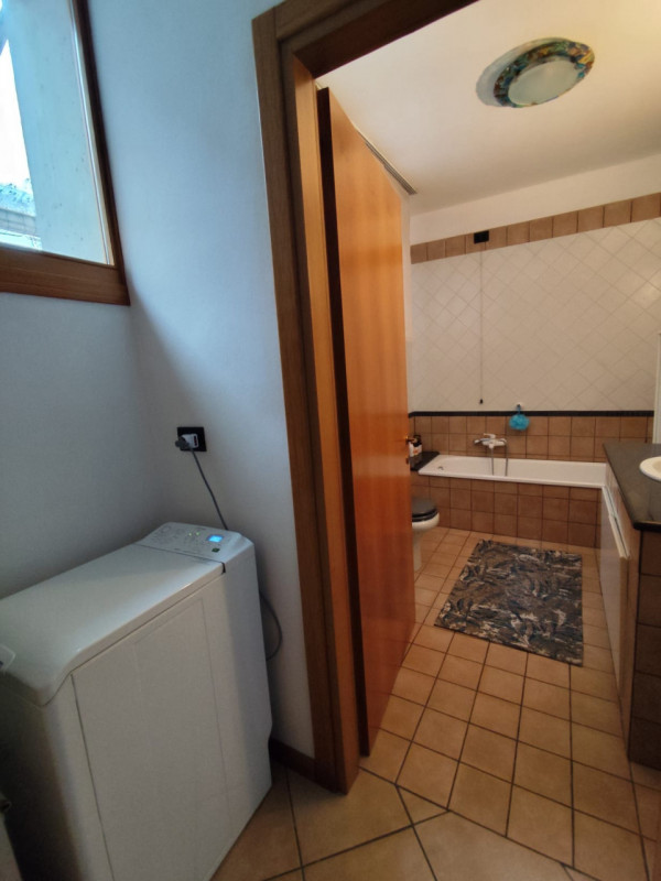 Scopri questo luminoso e spazioso appartamento pentalocale situato nella rinomata zona di San Mar...