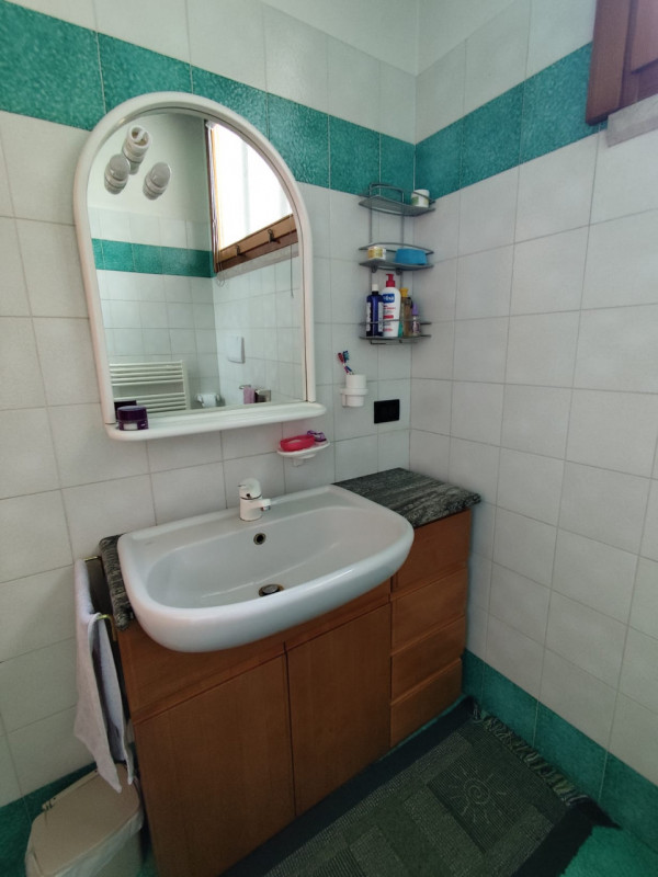 Scopri questo luminoso e spazioso appartamento pentalocale situato nella rinomata zona di San Mar...