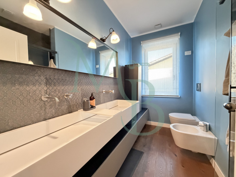 PADOVA - MADONNA PELLEGRINA: Immobiliare MB è lieta di proporre una casa che sorprende già dal pr...