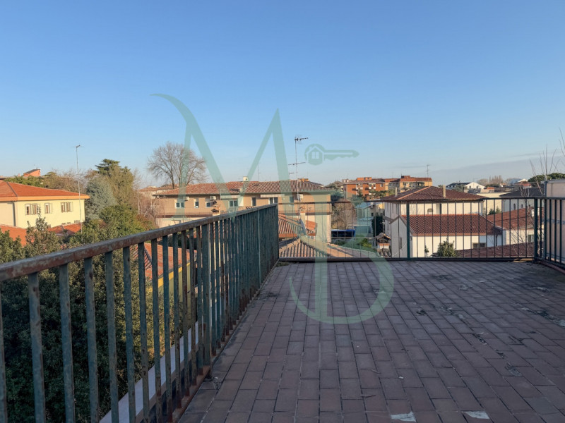 PADOVA - MADONNA PELLEGRINA: Immobiliare MB è lieta di proporre una casa che sorprende già dal pr...