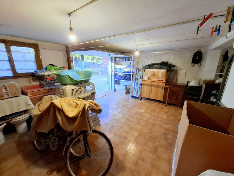 PORZIONE DI BIFAMILIARE – MADONNA PELLEGRINA – ULTIMO PIANO

Nel cuore del quartiere Madonna Pell...