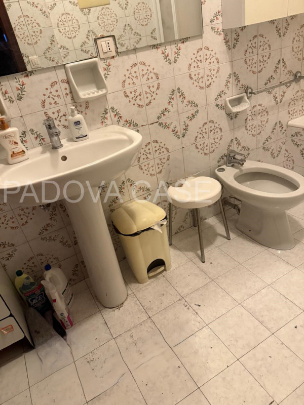 Palestro appartamento in ottimo contesto con servizio di portineria, piano secondo con ascensore ...