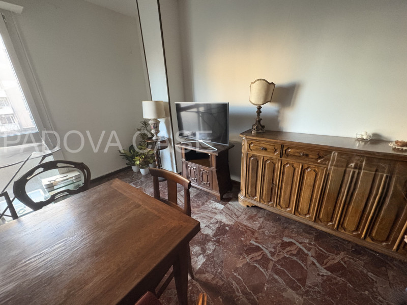 Palestro appartamento in ottimo contesto con servizio di portineria, piano secondo con ascensore ...