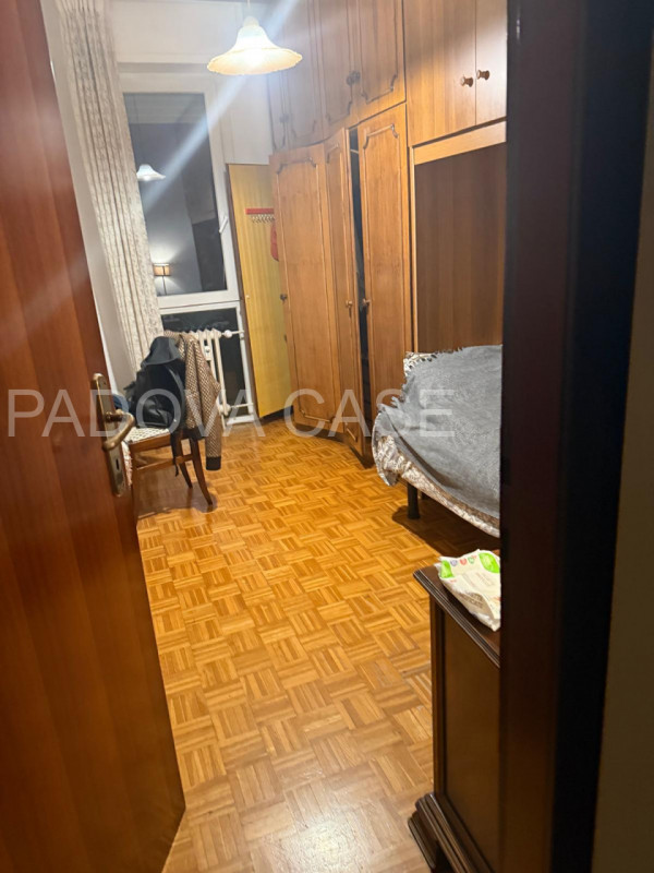 Palestro appartamento in ottimo contesto con servizio di portineria, piano secondo con ascensore ...