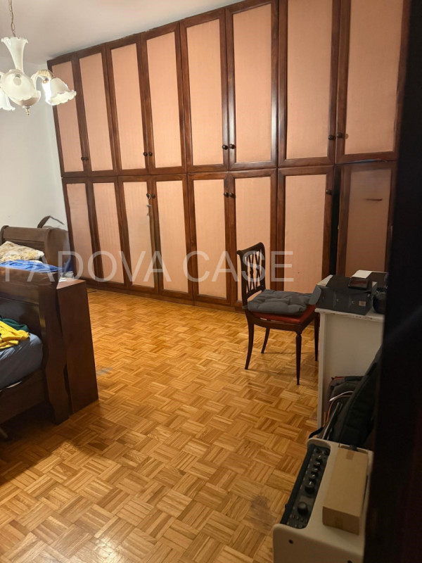 Palestro appartamento in ottimo contesto con servizio di portineria, piano secondo con ascensore ...