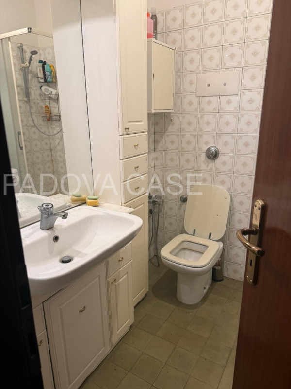 Palestro appartamento in ottimo contesto con servizio di portineria, piano secondo con ascensore ...