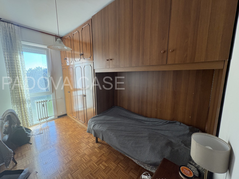 Palestro appartamento in ottimo contesto con servizio di portineria, piano secondo con ascensore ...