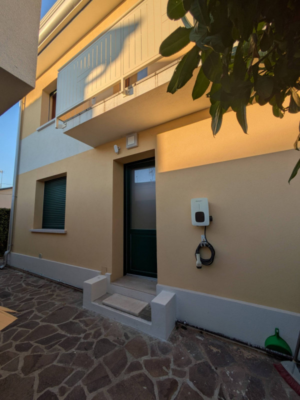 Questo bellissimo appartamento quadrilocale, situato al primo piano di una villetta singola appen...