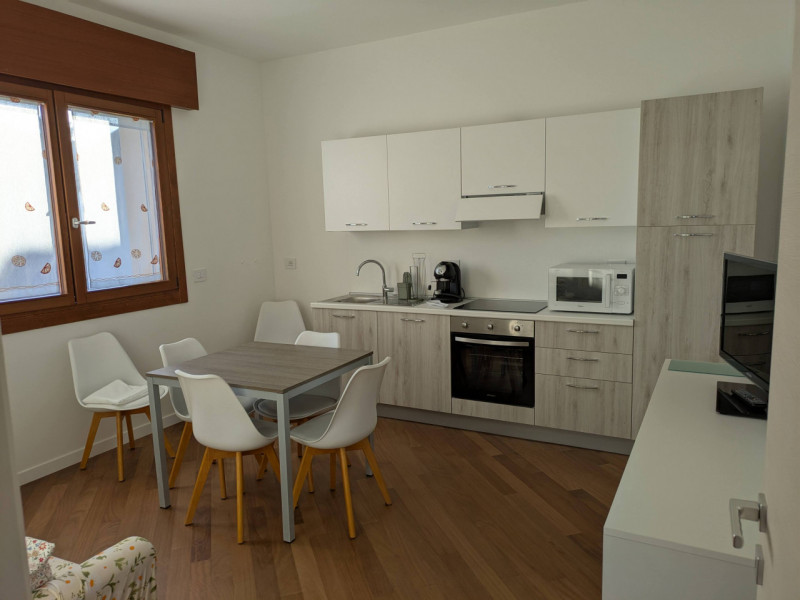 Questo bellissimo appartamento quadrilocale, situato al primo piano di una villetta singola appen...