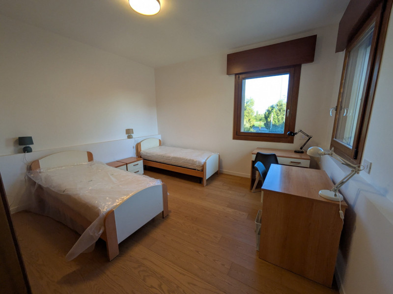 Questo bellissimo appartamento quadrilocale, situato al primo piano di una villetta singola appen...