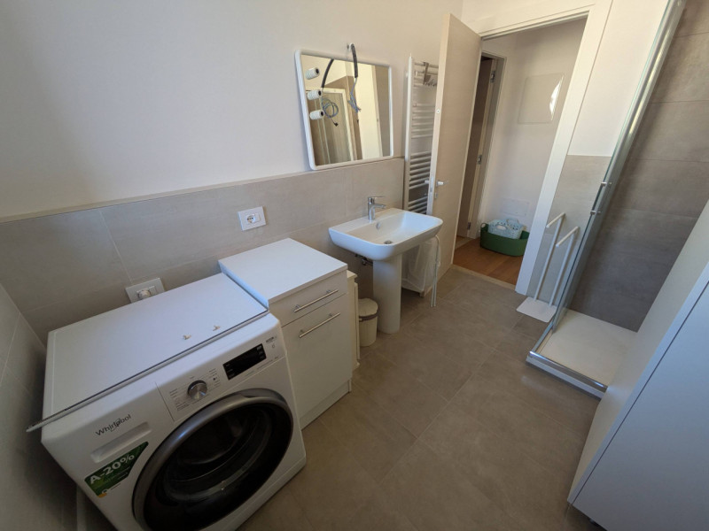 Questo bellissimo appartamento quadrilocale, situato al primo piano di una villetta singola appen...