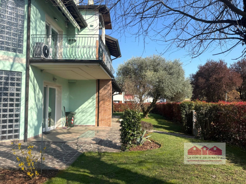 ISOLA VICENTINA: VILLA SINGOLA DIVISA IN DUE UNITA' ABITATIVE CIASCUNA DI DUE CAMERE, SOGGIORNO C...