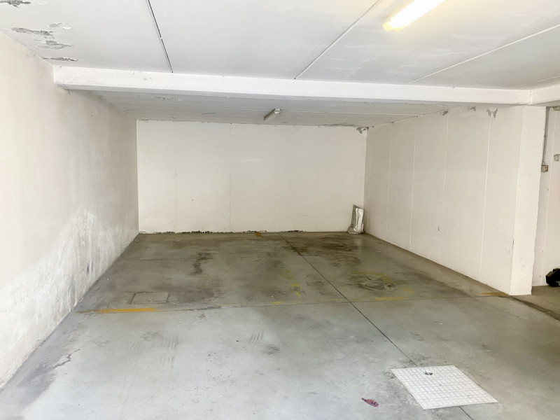 Vedelago: nel centro del paese, fronte strada di forte passaggio veicolare e visibilità, proponia...