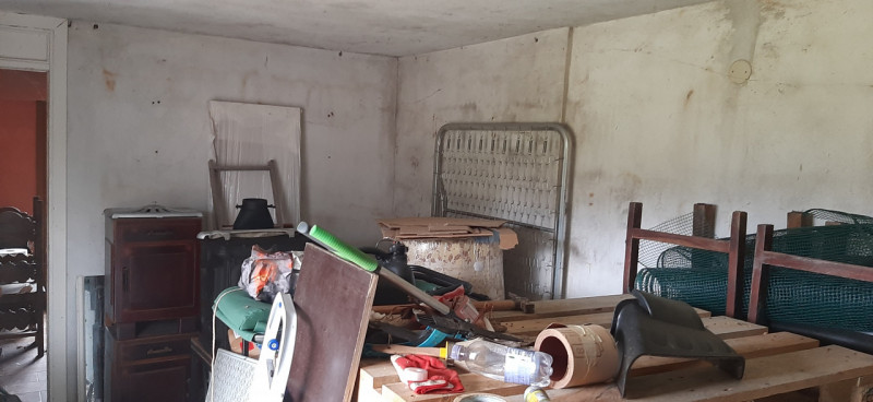 In vendita, nella suggestiva area di Zianigo di Mirano, offriamo una porzione centrale di una vec...