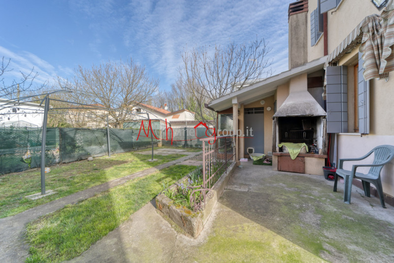 SELVAZZANO DENTRO ZONA TENCAROLA - (Rif. V193P) - Proponiamo in vendita casa singola sviluppata s...