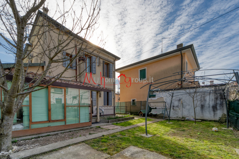 SELVAZZANO DENTRO ZONA TENCAROLA - (Rif. V193P) - Proponiamo in vendita casa singola sviluppata s...