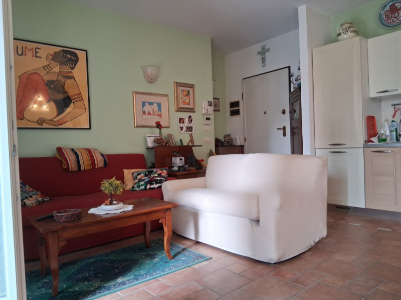 I 5 vantaggi di questo appartamento:
1. Grande spazio esterno privato: Un terrazzo di 40 mq è qua...