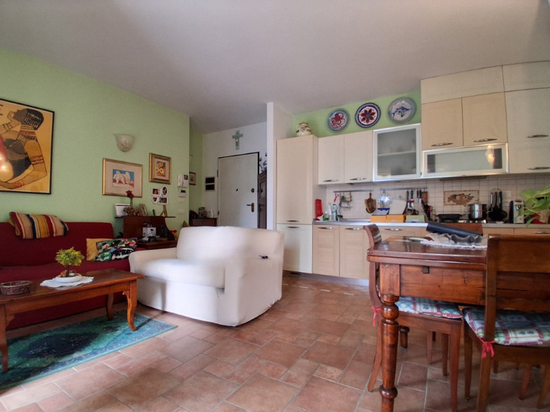 I 5 vantaggi di questo appartamento:
1. Grande spazio esterno privato: Un terrazzo di 40 mq è qua...