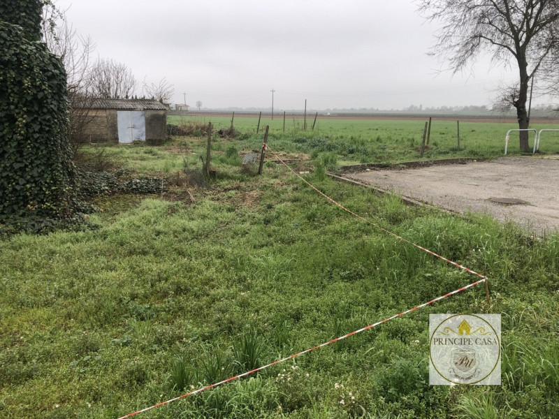 Rif:CSZ5. Proponiamo in vendita zona Stroppare nel centro della località soluzione abitativa da r...