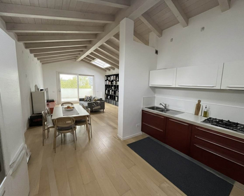 OM43 MESTRINO Proponiamo in locazione porzione di abitazione indipendente ATTICO in sole tre unit...