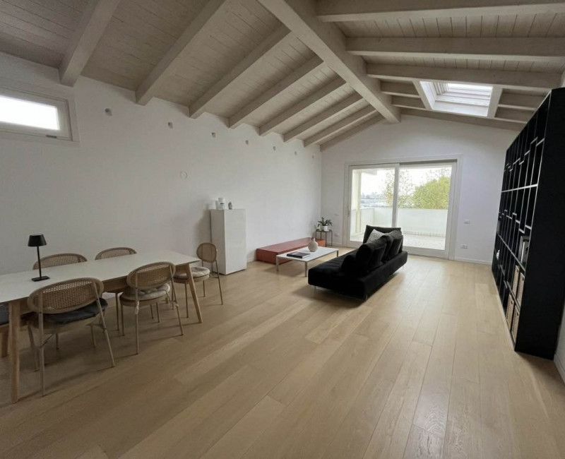 OM43 MESTRINO Proponiamo in locazione porzione di abitazione indipendente ATTICO in sole tre unit...