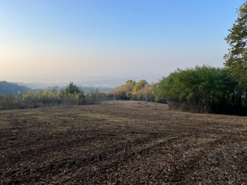 Scoprite un'opportunità unica per realizzare la vostra casa dei sogni in uno scenario naturalisti...