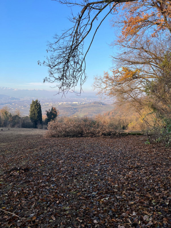 Scoprite un'opportunità unica per realizzare la vostra casa dei sogni in uno scenario naturalisti...