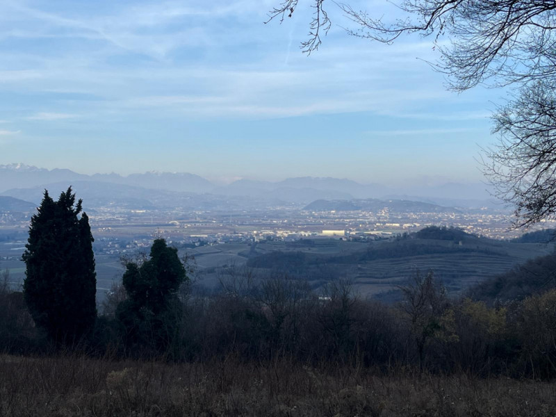 Scoprite un'opportunità unica per realizzare la vostra casa dei sogni in uno scenario naturalisti...