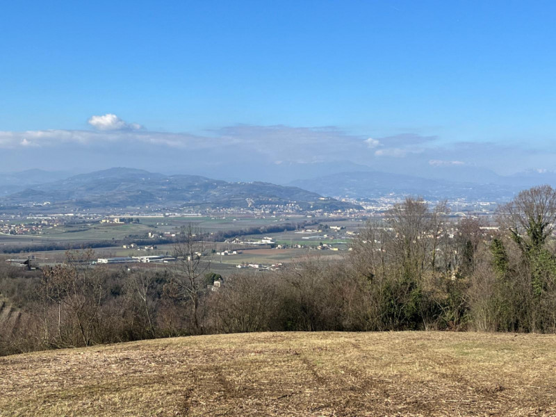 Scoprite un'opportunità unica per realizzare la vostra casa dei sogni in uno scenario naturalisti...