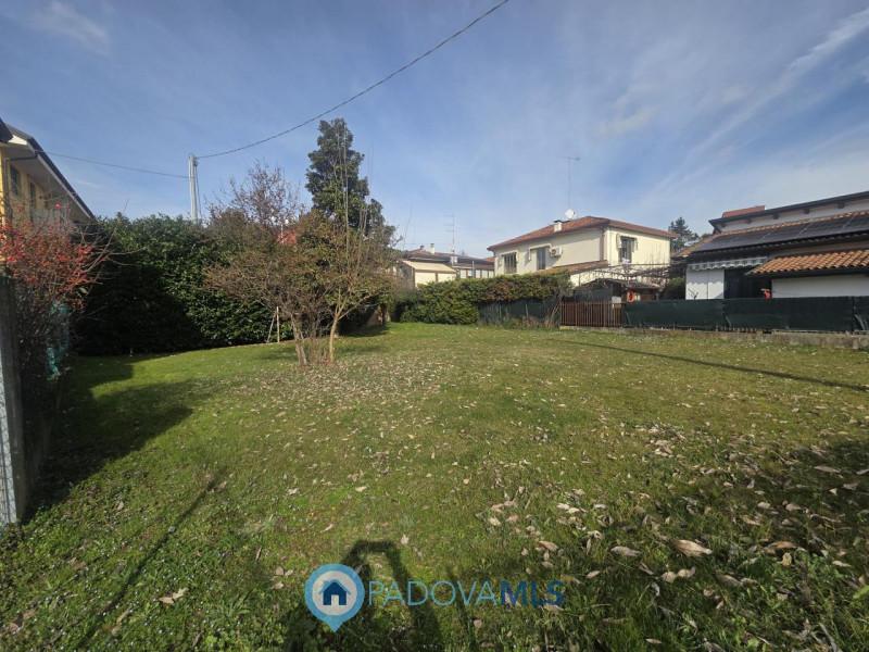 Immobile in esclusiva al Gruppo Padova MLS
PADOVA in quartiere ARCELLA/SAN LORENZO, zona residenz...