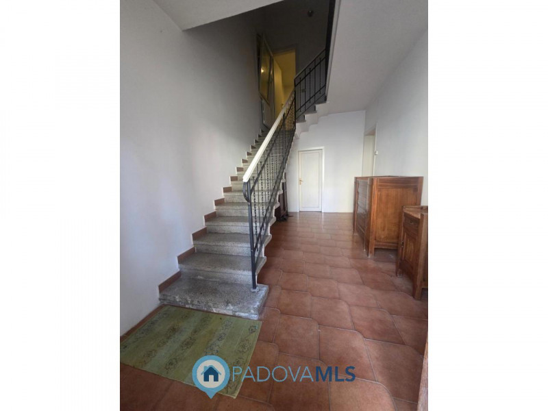 Immobile in esclusiva al Gruppo Padova MLS
PADOVA in quartiere ARCELLA/SAN LORENZO, zona residenz...