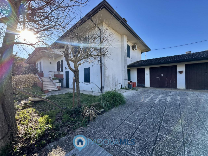 Immobile in esclusiva al Gruppo Padova MLS

Proponiamo in vendita villa indipendente edificata ne...