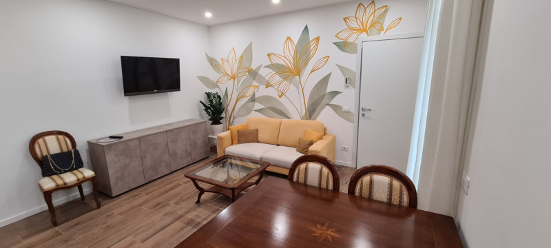 Proponiamo in affitto, nel servitissimo quartiere Palestro di Padova, un elegante appartamento tr...