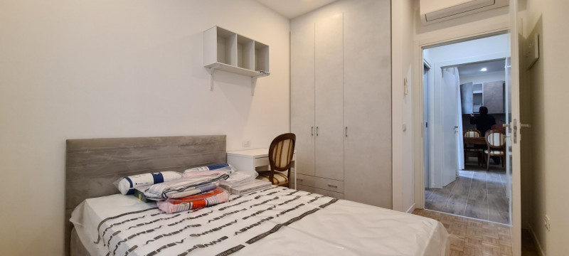 Proponiamo in affitto, nel servitissimo quartiere Palestro di Padova, un elegante appartamento tr...