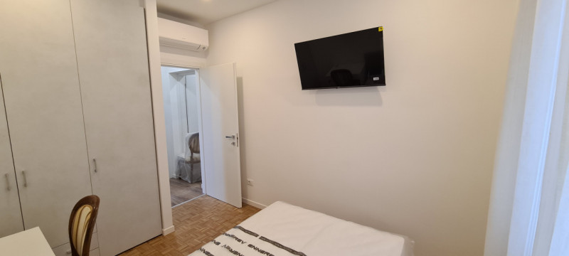 Proponiamo in affitto, nel servitissimo quartiere Palestro di Padova, un elegante appartamento tr...