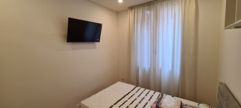 Proponiamo in affitto, nel servitissimo quartiere Palestro di Padova, un elegante appartamento tr...