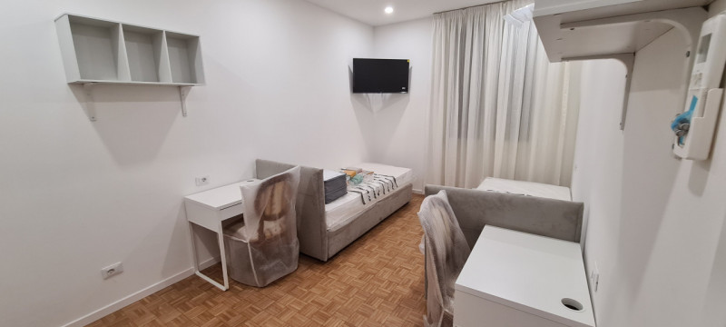 Proponiamo in affitto, nel servitissimo quartiere Palestro di Padova, un elegante appartamento tr...