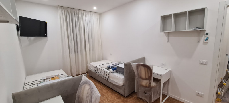 Proponiamo in affitto, nel servitissimo quartiere Palestro di Padova, un elegante appartamento tr...