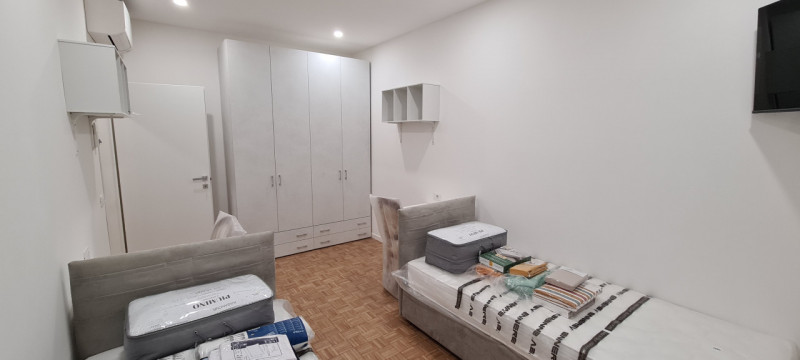 Proponiamo in affitto, nel servitissimo quartiere Palestro di Padova, un elegante appartamento tr...