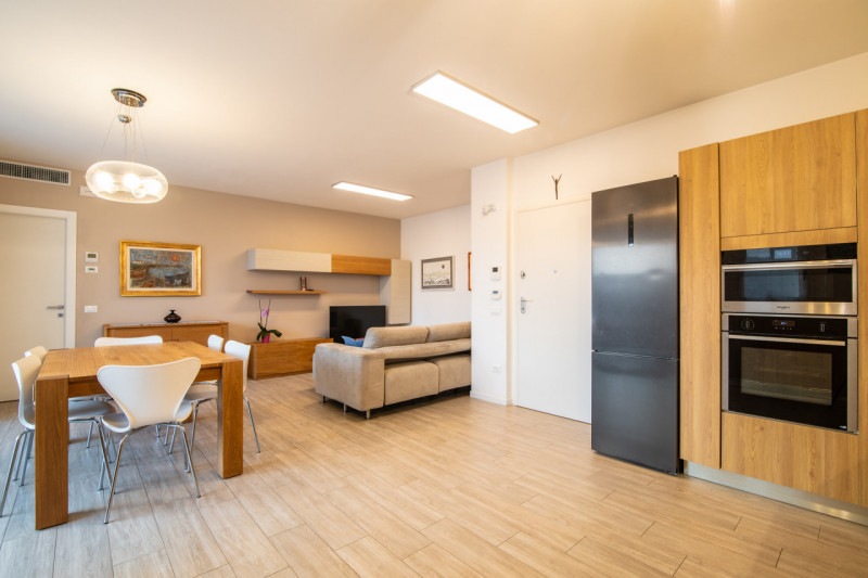 Cadoneghe - Bragni; Immobiliare Faulisi propone in vendita appartamento quadrilocale situato a po...