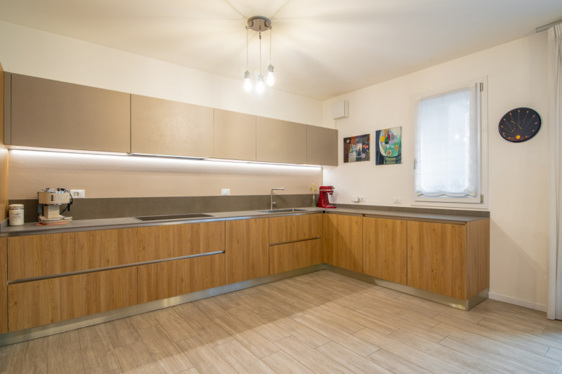 Cadoneghe - Bragni; Immobiliare Faulisi propone in vendita appartamento quadrilocale situato a po...