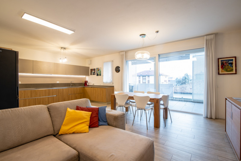 Cadoneghe - Bragni; Immobiliare Faulisi propone in vendita appartamento quadrilocale situato a po...