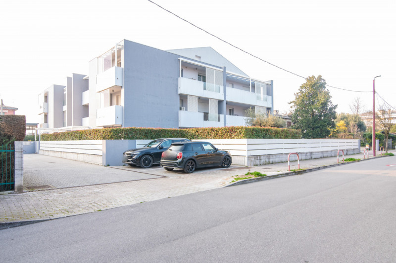 Cadoneghe - Bragni; Immobiliare Faulisi propone in vendita appartamento quadrilocale situato a po...