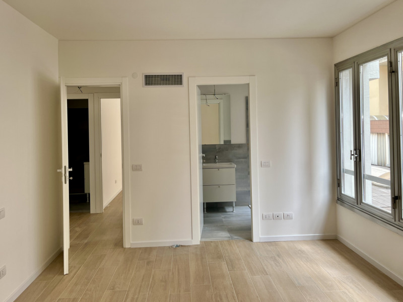 (Per info Monica 3482688677) Nel prestigioso contesto del Centro Storico di Padova, a pochi passi...