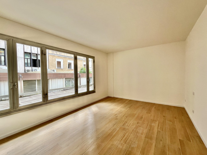 (Per info Monica 3482688677) Nel prestigioso contesto del Centro Storico di Padova, a pochi passi...