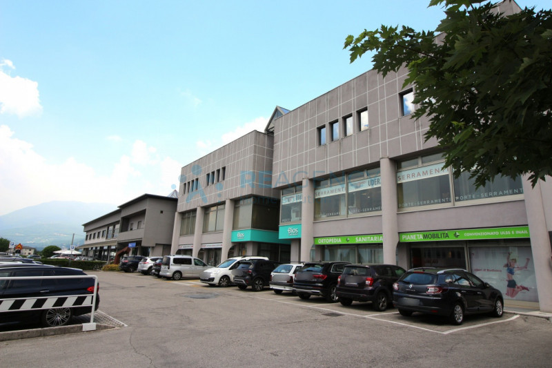 Zanè

Stai cercando un negozio dalle ampie metrature in zona di passaggio?

Prezzo mensile € 3.30...